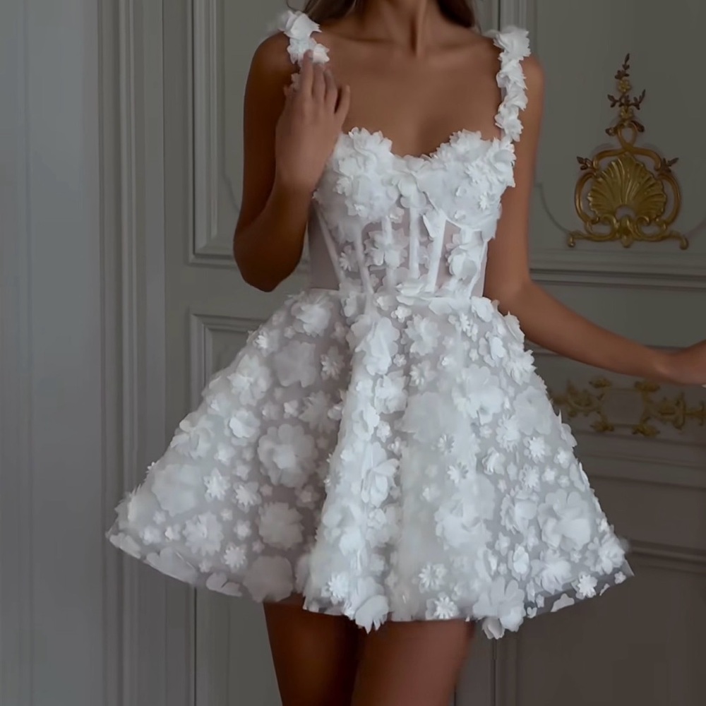 Elegant White Floral Appliqué Mini Wedding Dress